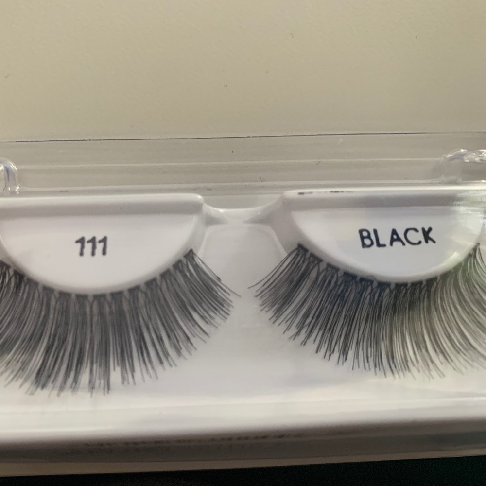 long medium eyelashes